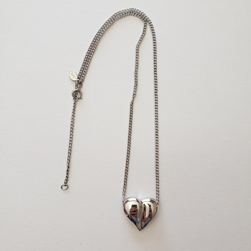 Vintage AVON Floating Silvertone Creased Heart Pendant Necklace 18”